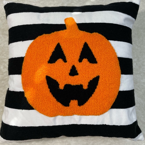Other - Halloween Decor 16 Inch Pillow